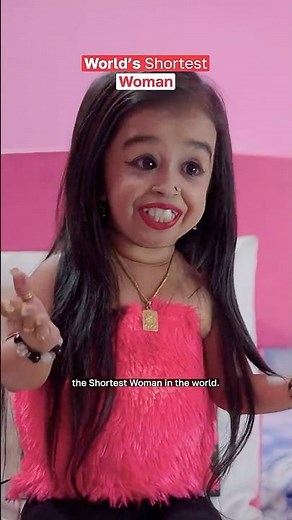 Meet the world's SHORTEST woman! 👋