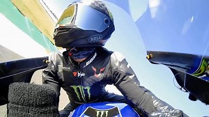 ルイス・ハミルトン、MotoGPマシンで爆走。オンボード映像が公開 - F1動画＆ビデオ｜motorsport.com日本版