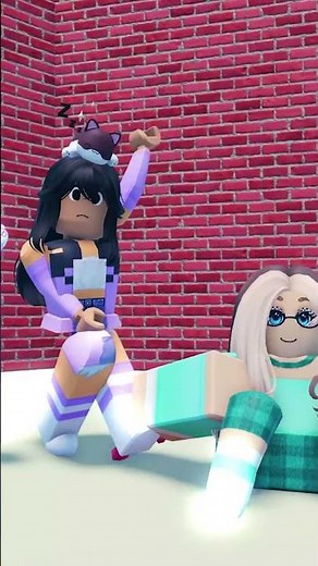 Aphmau Starts A DANCE Party In Roblox!