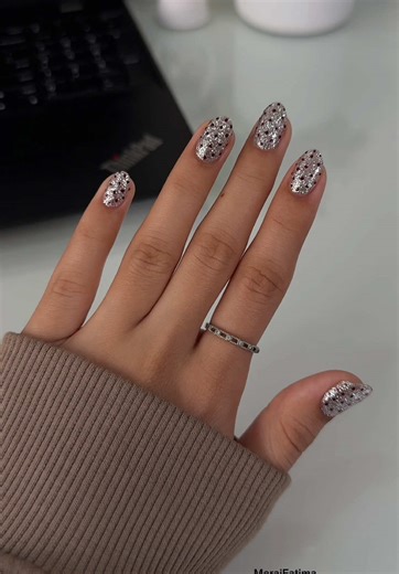 Easy wedding nail art using toothpick❤️✨ #easynailart #weddingnails #trendingtiktok #viraltiktokvideo #cutenailsdesign