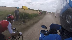 18K views · 928 reactions |  Dive into the heart of the peloton as it navigates the chaos and the dust of the Northern cobbles! Relive the 5th stage from within  Plongez au cœur du peloton dans le chaos et la poussière des pavés du Nord ! Revivez l'étape 5 du #TDF2022 de l'intérieur. | Le Tour de France | Facebook