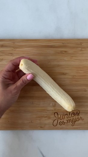 Would you try this healthy banana split ? More recipes on https://healthyfitnessmeals.com | Healthy Fitness Meals