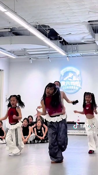 Engaging Hip Hop Dance Moves for Kids