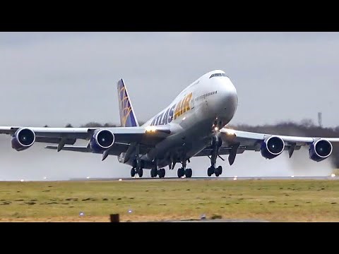 (4K) 100 planes landing and take off in 1 HOUR! The best of plane spotting 2018!