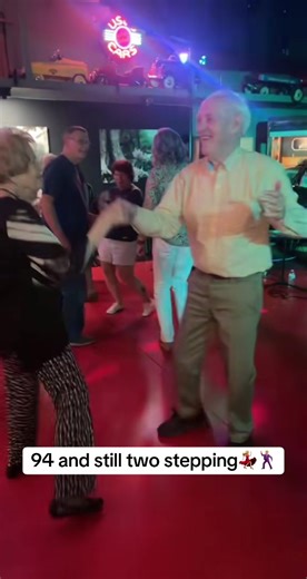 Ella Langley's Epic Two Step Dance Experience