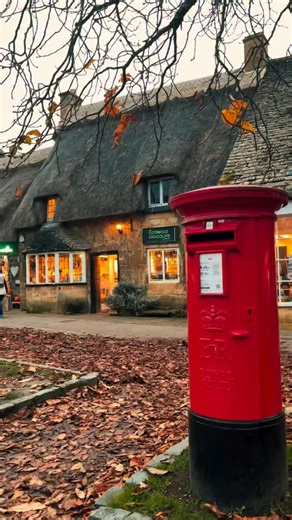 The Cotswolds 🏴󠁧󠁢󠁥󠁮󠁧󠁿 Here’s another magnificent reel for you to enjoy from the beautiful Cotswolds during Autumn season. It’s such a beautiful time of year to see this place. This time it’s some more beautiful reel videos by Matt around a range of Cotswolds villages from Autumn last year🍃✨ If you like what you see and love the Cotswolds. Please consider following us at @Cotswolds_Culture today! 📸 Reel By: Matt @cotswoldswithmatt ☀️ #Cotswolds_Culture To Feature! 🏡 🧡 We Hope You Enjoy