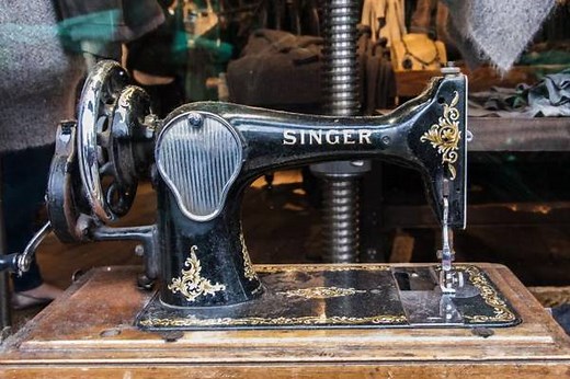 How And Where to Sell Sewing Machines (Vintage, Online)
