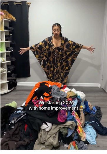 What else do you think I should add? 🧐 #detroitstylist #detroitbraider #detroithair #hairstyles #destineeshair