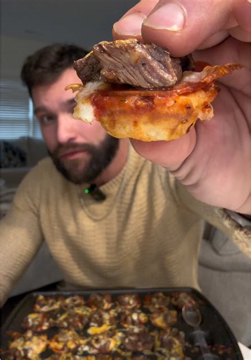 Healthy steak bagel bites Each one 57 calories 6.3g protein 2.17 g fats 2.7g carbs makes 24 typical serving is 8 458 calories 22g carbs 17.3g fats Split with a friend or family member 686 calories 76.4g protein 33g carbs 36g fats ingredients list 1/2 cup flour 1 cup 2% cottage cheese 2 eggs 12 ounces top sirloin 1 serving pizza sauce 24 slices turkey pepperoni instructions Makes the following 1/2 flour 1 cup 2% cottage cheese 2 eggs Mix Spray your pan down and evenly distribute all these into yo