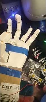 👉 DIY Robotic Hand Built in One Week by a 13-Year-Old – Arduino Powered!