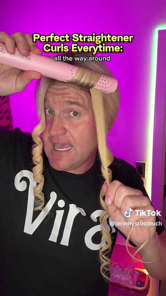 💟 Straightener curls need help? 💟 Straightener curls can be so easy but I know they don’t always turn out the way we want SO if your hair feels snaggy or the curls just fall flat, let me give you a few tips that will make ALL the difference: 💟 First you always want to brush through your hair before you even pick up the straightener. Detangling is everything. If there are knots then the plates will snag and you’ll never get that smooth glide. 💟 I also love a heat protectant that has just a li