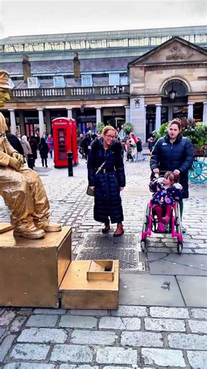 When they get a bit confused. #livingstatue