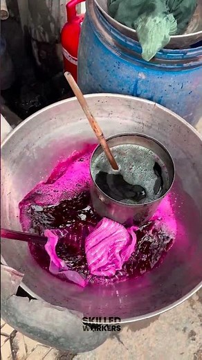 The process of dyeing plain fabric into purple color