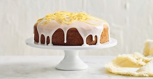 How to make a luscious lemon cake with lemon icing