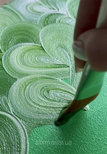 Abstract green texture 🌿 Soft swirls and smooth transitions create the feeling of nature breathing ✨ The artwork comes together like tiny waves of light and color 🌊💚 inst : affirm.artist.ua #art #affirmartistua #abstractart #heartart #arttherapy