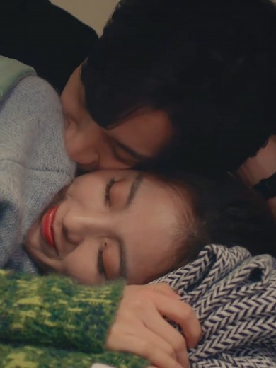 Romantic Moments in 'My Girlfriend Is An Alien' Drama