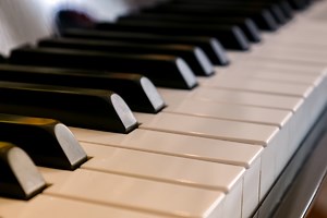 12 Exercices de Piano pour commencer comme il faut !