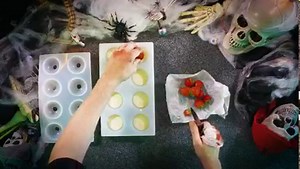 34K views · 330 reactions | If you're looking for a BOMBastic Halloween treat, look no further than these Angry Birds Dracula and Mummy Halloween strawberry cake pops! 率‍♂️驪 | Angry Birds | Facebook