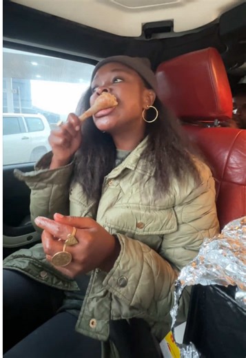 Christmas ndio hii, Come with me as I travel to Western!😁 #krisiNikoRubis #NikoRubis 🎥 @rakeem Passengers @Braintex creation #Boncha #Major #Awinja