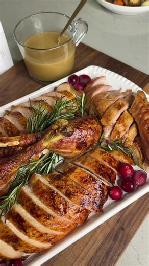 How to Carve and Plate a Turkey Like a Pro