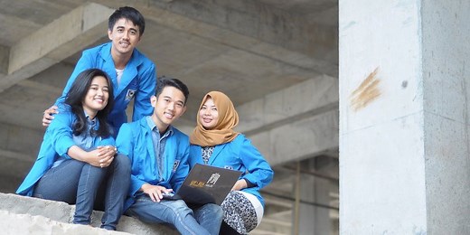 Strengths-Based Approach in Social Work: 6 Examples & Tools