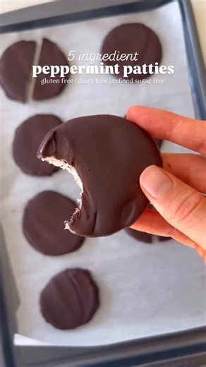 Did you know you can make peppermint patties with just five ingredients? 🫢 They’re gluten-free, dairy-free, and refined-sugar-free, surprisingly easy to whip up, and unbelievably good! Peppermint Filling •1/4 cup coconut butter (also called coconut manna) •1/4 cup 2 tbsp coconut oil •2 tbsp raw honey (or pure maple syrup) •1 tsp pure peppermint extract Chocolate Coating •10 oz dark or semi-sweet chocolate (I use dairy-free, refined-sugar-free chocolate) •1 tbsp coconut oil Instructions 1. Make 