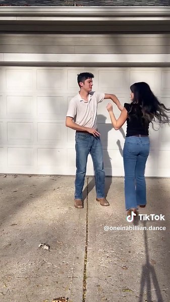 Beginner Two-Step Dance Moves to Learn in 60 Seconds