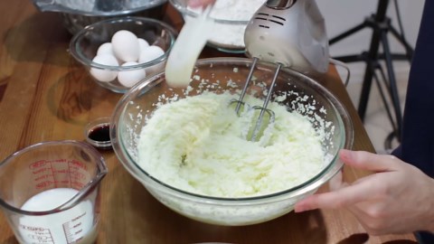 How to make pound cake | Easy homemade pound cake recipe