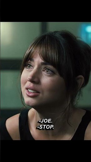 The flying car in Blade Runner is struck by lightning.