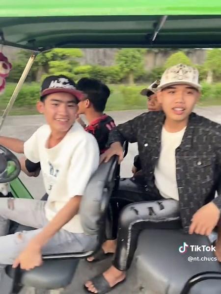 Trò Chọc Ghẹo Dễ Thương Từ Trai Quê