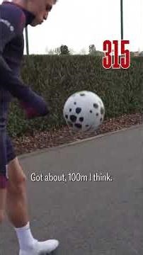 Phil Foden! How many touches?! 🥵