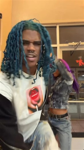 ABOVE THE NOISE on Instagram: "ソーソー・クレイジー 👨‍🎤👩🏼‍🎤✌🏾💕"