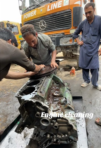 Engine Cleaning Tips for Mechanics and Car Owners