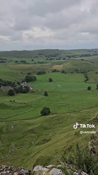 Another beautiful hike with @Hike the UK 🌳🪵 The #peakdistrict never fails to disappoint. #views #nature #hiketok #gmg #fyp #getoutside