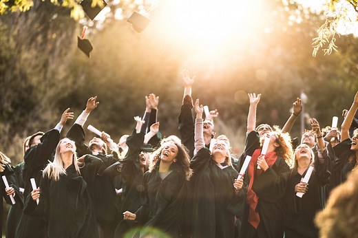 Here's Exactly What to Write in Your Graduation Card to Congratulate the Class of 2024