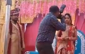 77K views · 534 reactions | Photographer gets too close to the bride during photoshoot, what happens next will lead you to a laughter riot! #ViralVideo #TrendingVideo #FunnyVideo #Bride #Groom #Wedding | News18 | Facebook