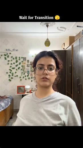 Relatable.___shots on Instagram: "Wait for Transition 🫣 I 日本利用压电瓷砖将脚步转化为电能。这些瓷砖捕捉来自你脚步的动能。当你行走时，你的重量和动作会对瓷砖产生压力。瓷砖会轻微弯曲，从而产生机械应力。瓷砖内部的压电材料将这种应力转化为电能。每一步都会产生少量电荷，而数百万步结合在一起就能产生足够的电力来驱动 LED 灯、数字显示屏和传感器。在像涩谷车站这样繁忙的地方，每天大约有 240 万个脚步为这一系统作出贡献。这些电能可以被储存或立即使用，从而减少对传统电力来源的依赖，并支持可持续的城市基础设施。这种方法将日常运动转化为实用的可再生能源 #日本 #知识 #事实 你知道吗 推荐 科技 创新 历史 技术 实验 热门 日本利用压电瓷砖将脚步转化为电能。这些瓷砖捕捉来自你脚步的动能。当你行走时，你的重量和动作会对瓷砖产生压力。瓷砖会轻微弯曲，从而产生机械应力。瓷砖内部的压电材料将这种应力转化为电能。每一步都会产生少量电荷，而数百万步结合在一起就能产生足够的电力来驱动 LED 灯、数字显示屏和传感器。在像涩谷车站这样繁忙的地方，每天