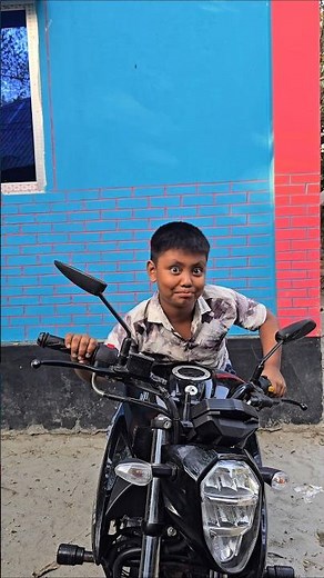 little brother choosing amazing bike 😍