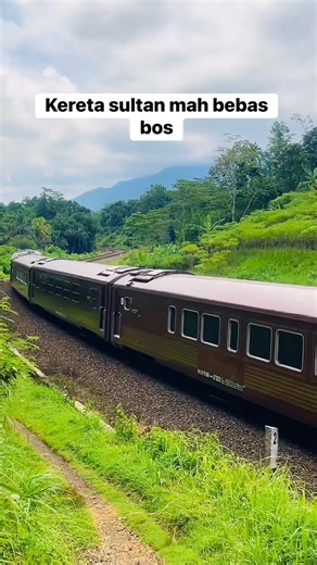 40K views · 744 reactions | Java priority ialah kereta api sultan yang hanya dinas di saat liburan panjang seperti tahun baru dan hari raya #Kai #railway #keretaapiindonesia | Triono Comal | Facebook