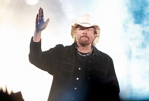 Fans Can't Stop Commenting on This Rare Photo of Toby Keith and His Wife