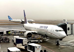 Angry United Pilot Calls Out SFO ATC Over Go Arounds