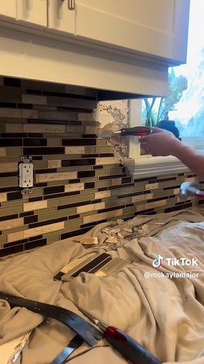 DIY Backsplash Removal: Step-by-Step Guide