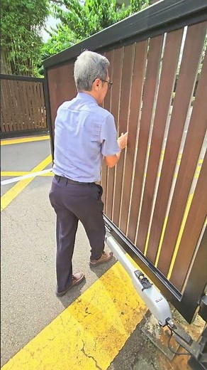 FAAC 415 Swing Gate Motor - Manual Key Override Demonstration