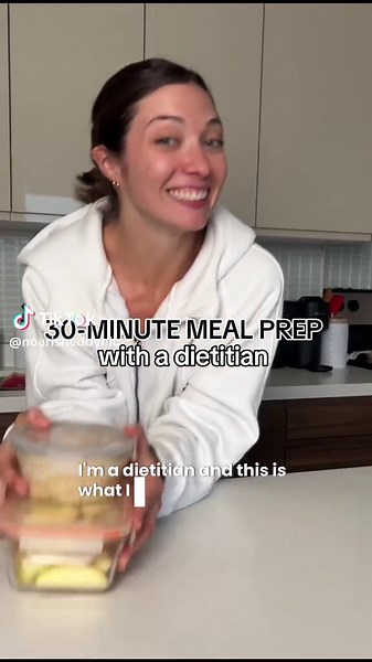 30-MINUTE MEAL PREP WITH A DIETITIAN ⬇️✨ As an RD I know how helpful meal prepping can be to make eating healthier easier throughout the week BUT I get bored of eating the same thing everyday (&spending 6 hours prepping food), SO instead of meal prepping i like to do a mix of “ingredient prep” & “meal prep”!! This week I kept it super simple with only 30 minutes and a few staples to get me through a busy week! MY FORMULA IS: • 1 x easy breakfast (HIGHER PROTEIN AVOCADO TOAST) • 1 x grab and go b