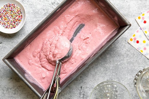 Strawberry Frozen Yogurt Recipe (Without an Ice Cream Maker!)
