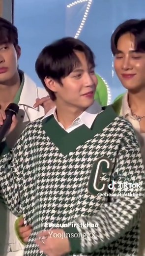 : không hề Ghen miếng nào 🥵😾 #khaotungg #khaotungthanawat #khaofirst #firstkanaphan #firstkp #firstkhaotung #Firstkhao #mixxiw #ebecuafirstkhao #fyp #xh