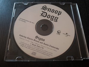 Snoop Dogg Featuring  Charlie Wilson & Justin Timberlake - Signs