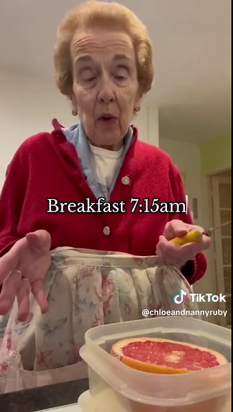 What I eat in a day with timestamps🎄🤍 #whatieatinaday #eatwithme #CapCut #nannyruby #vlogmas