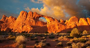 Visit Arches National Park | Best Arches Hikes, Lodging, & Guides | Utah.com