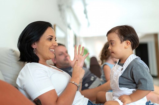 Baby Sign Language Made Easy: 50 Words With Animations